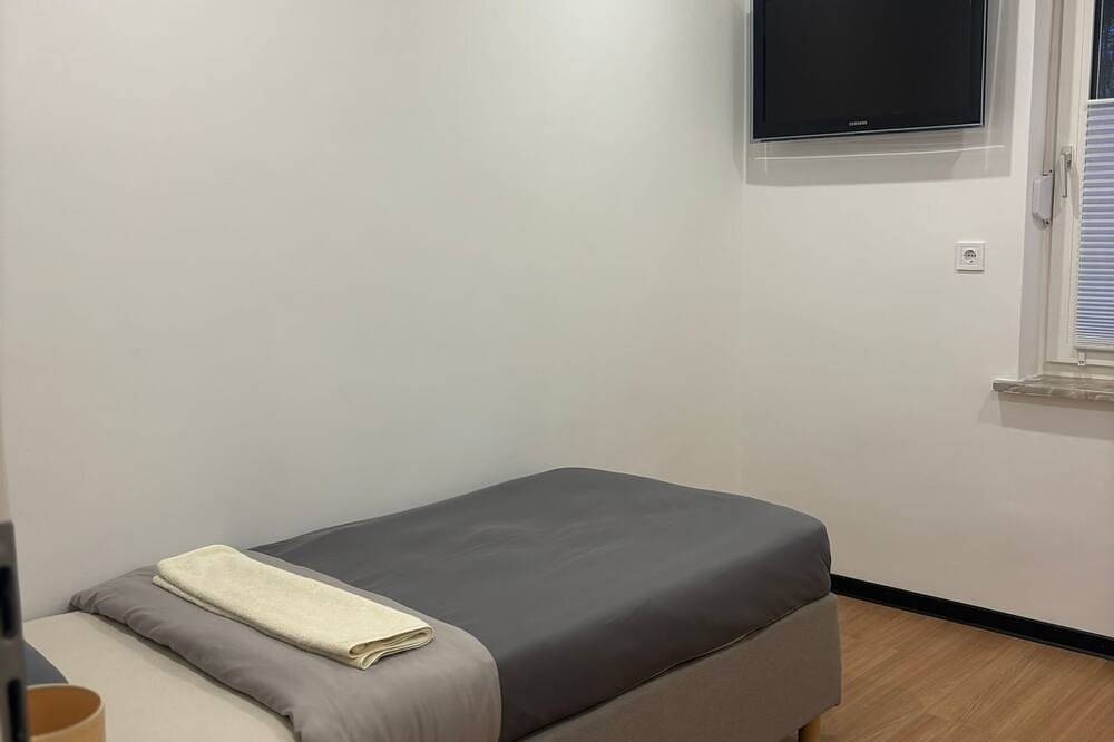 Ganze Wohnung, Renovierte Ferienwohnung Fewo Monteurwohnung bis zu 5 Personen in Bodenwerder, Landkreis Holzminden