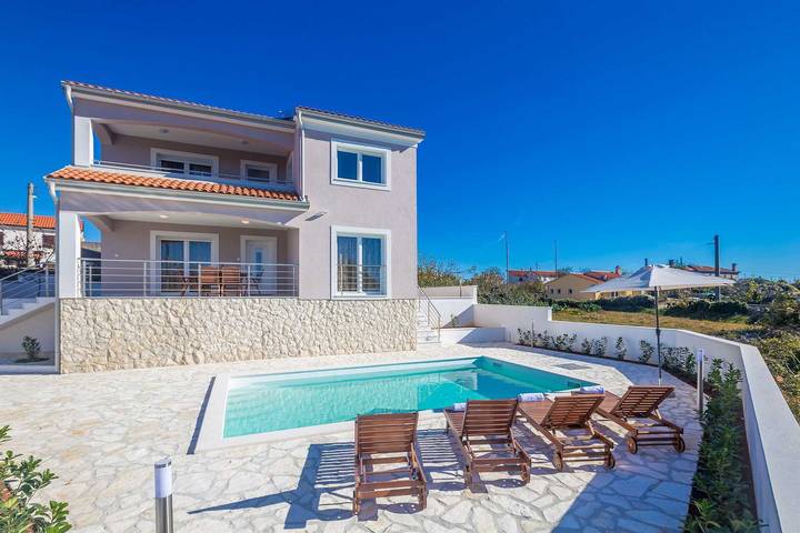 Appartement entier, Maison de vacances Isabella avec piscine in Linardici, Krk
