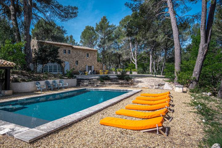 Ferienhaus für 6 Personen, mit Terrasse und Garten sowie Pool in Roussillon