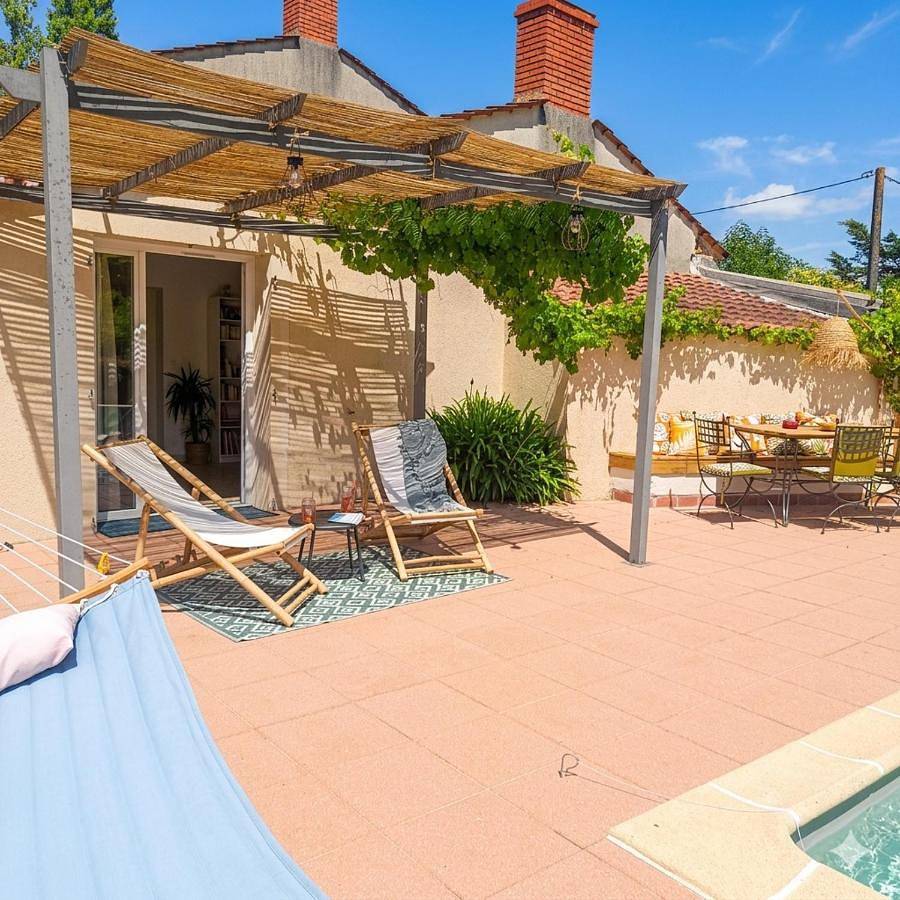 Suite privée avec salon et coin cuisine extérieur in Sainte-Flaive-des-Loups, Vallée de la Loire