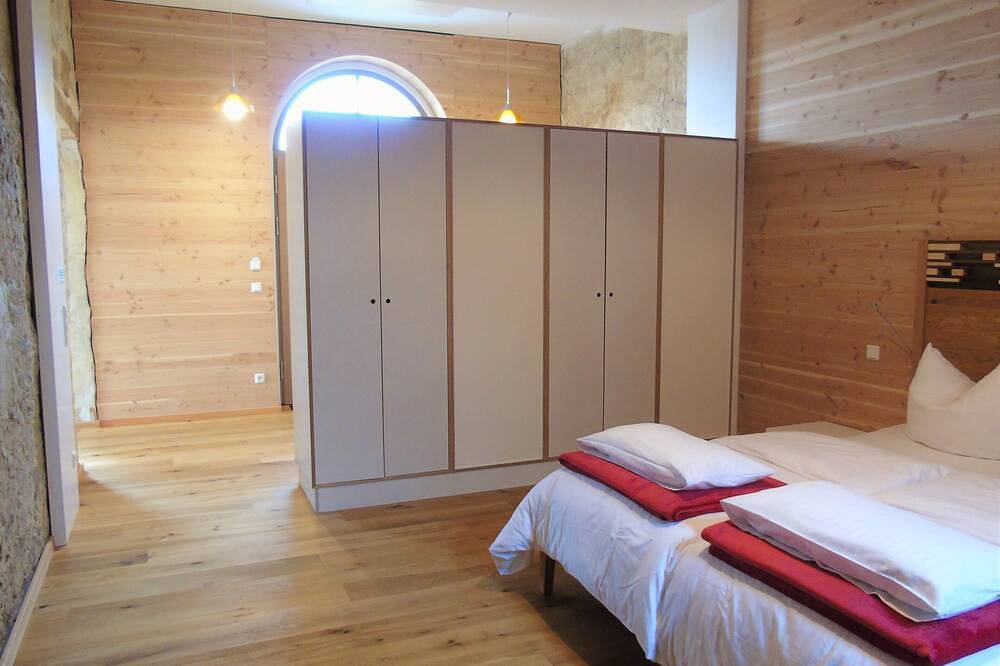 \"Quelle\" Brauhaus 3, Adults only, Kamin, Jacuzzi und Gartensauna in Königsberg in Bayern, Landkreis Haßberge