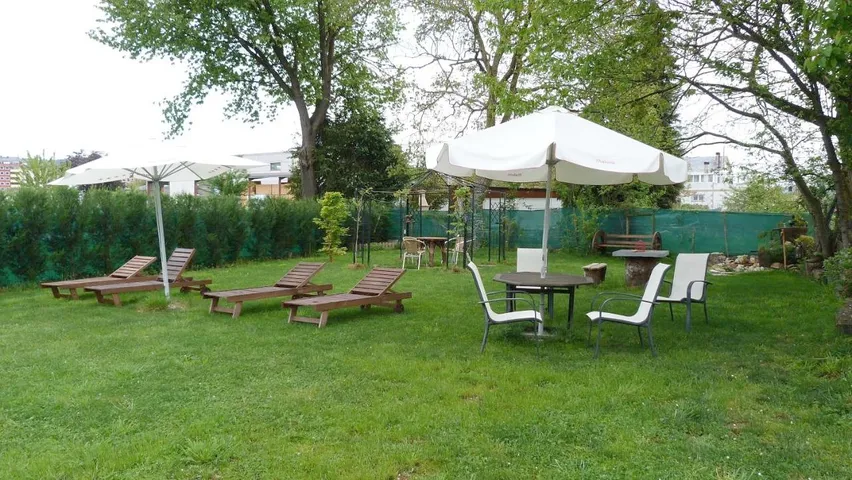 Casa de huéspuedes para 3 personas, con terraza y jardín - 1