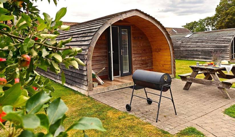 Glamping for 5 people, with Garden in Staffordshire