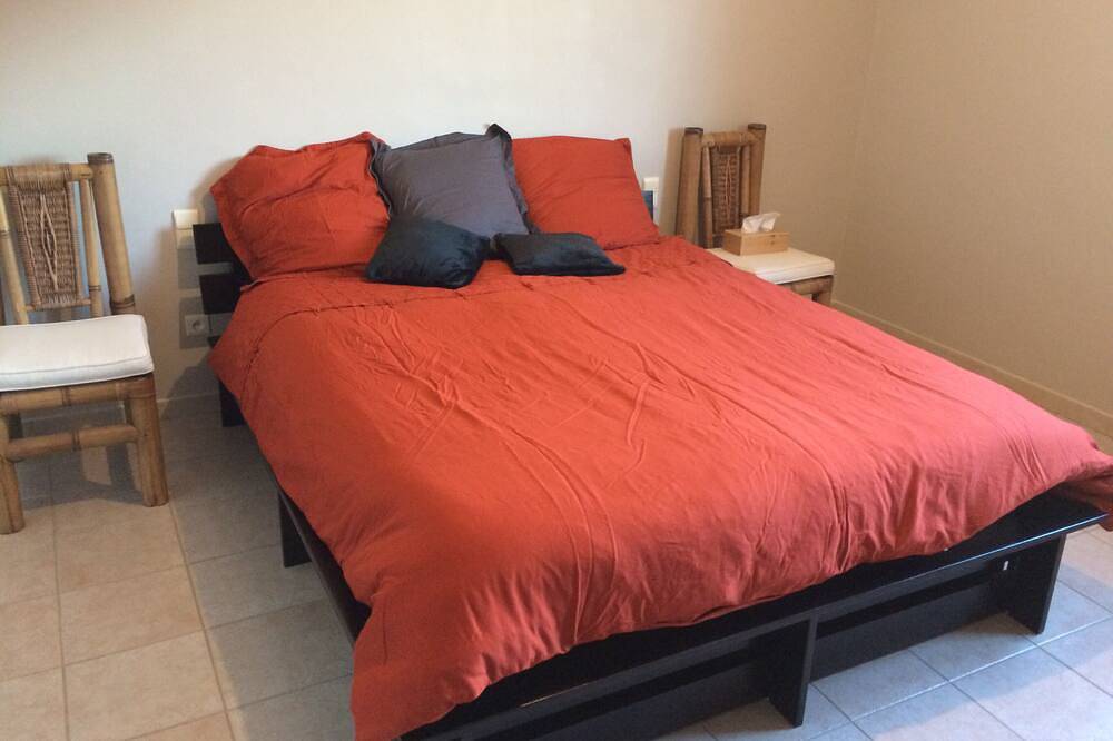 Apartamento entero, Turista amueblado 3 *** en Villa piscina cerca de Avignon in Sauveterre, Region de Nimes