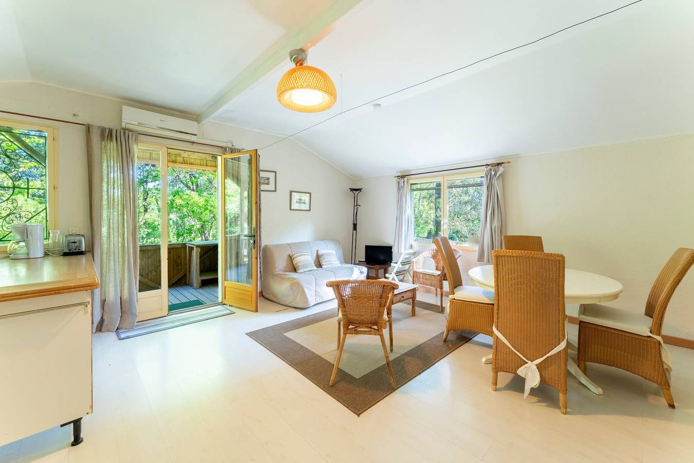 Maison de vacances 'La Romarine' avec piscine chauffée, Wi-Fi et climatisation in Mondragon, Vaucluse