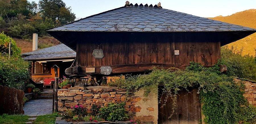 Casa rural para 2 personas, con Terraza además de Jardín y Vistas en Comarca del Narcea - 2