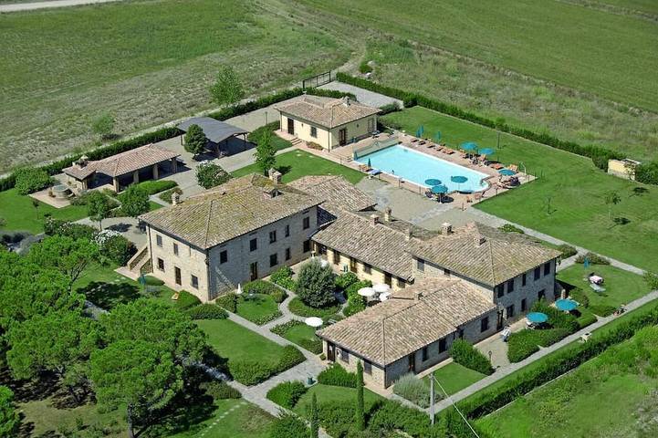 Agriturismo für 39 Personen, mit Pool und Garten