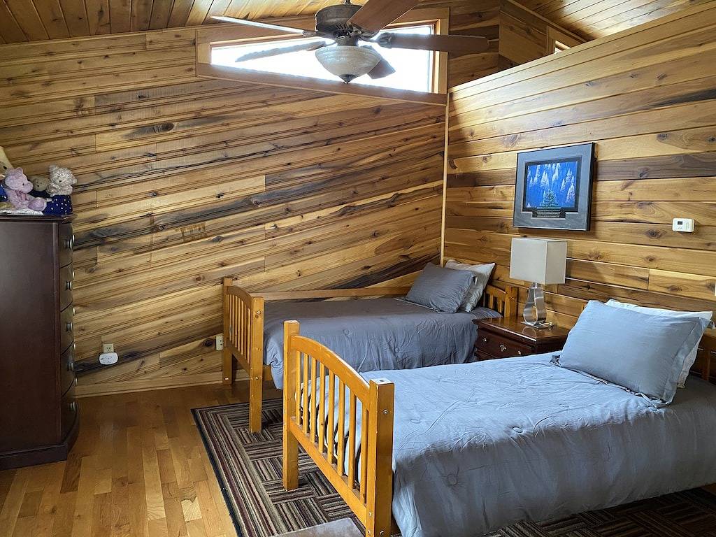 3Br 1.5Ba w/ King Bed/Hot Tub in Heart of Rrg! in Daniel Boone National Forest