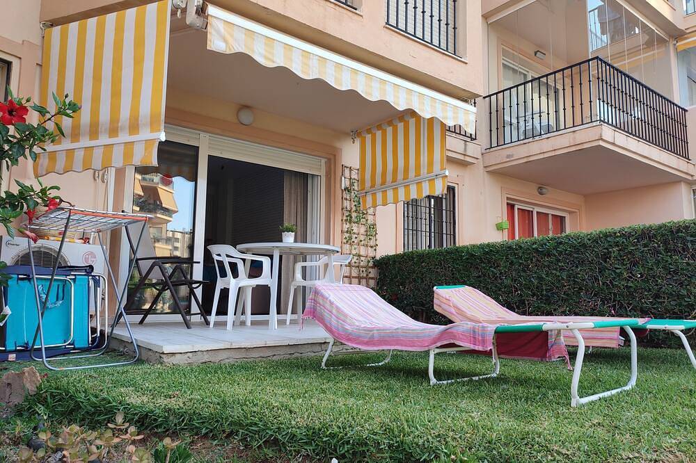 Entire apartment, Apartment In Playa De La Carihuela in La Carihuela, Torremolinos