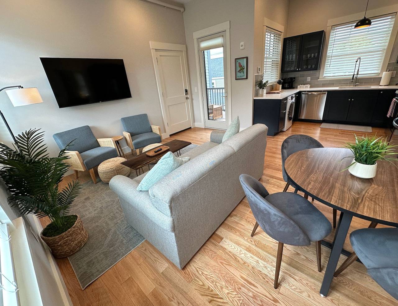 Ganze Wohnung, Brand New Construction! 2 Bed/1 Bath/Private Deck in Newport, Newport County