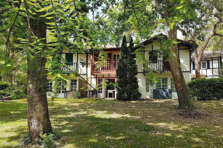 Location de vacances pour 4 personnes, avec Jardin et Piscine dans Golf De Moliets Moliets Et Maa