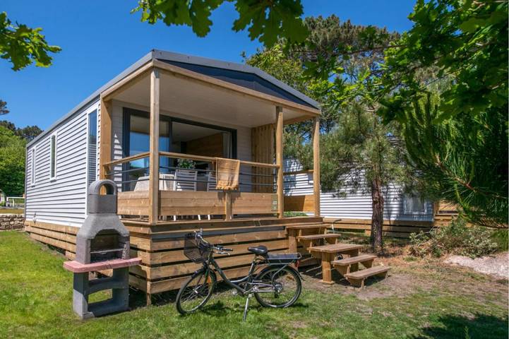Camping pour 4 personnes, avec piscine ainsi que terrasse et jardin, adapté aux familles à Perros-Guirec