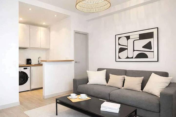 Vacation rental for 4 people around the Eiffel Tower