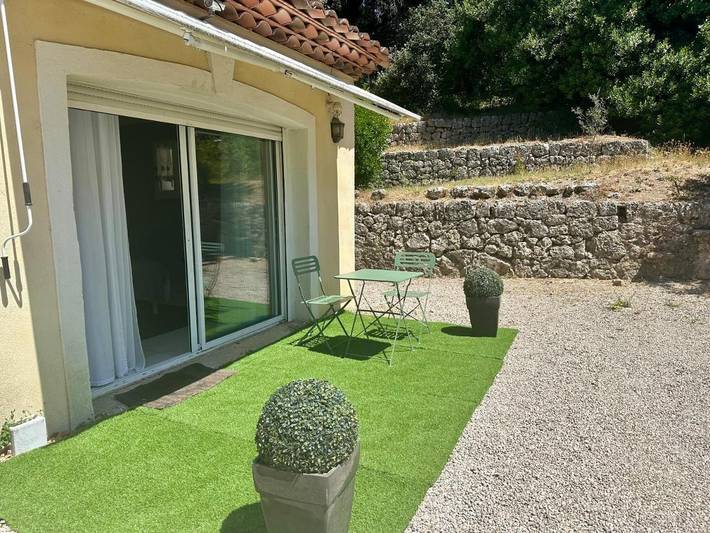 Gîte pour 2 personnes, avec terrasse, animaux acceptés à Mouans-Sartoux