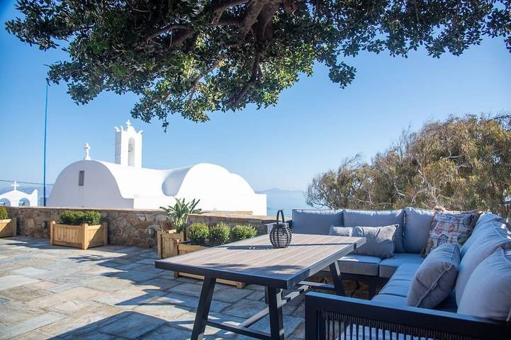 Holiday home for 2 people, with pool and terrace as well as garden in Ios