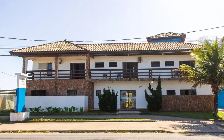 Hotel per 4 persone, con balcone e piscina nonché giardino - 1