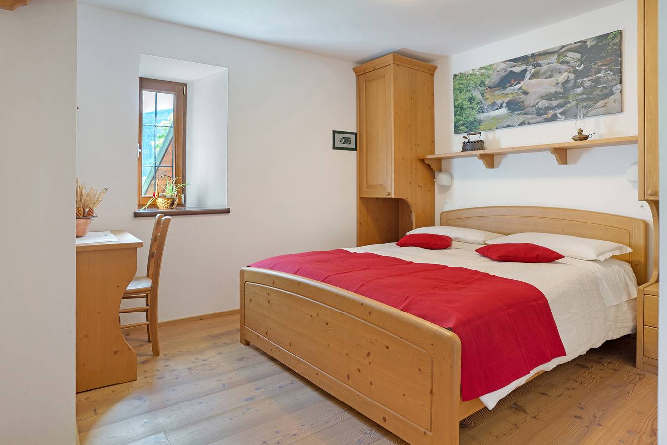 Room 'La Gemma-stanza Dell'acqua' with Mountain View, Shared Garden and Wi-Fi in Sant'Orsola Terme, Valsugana