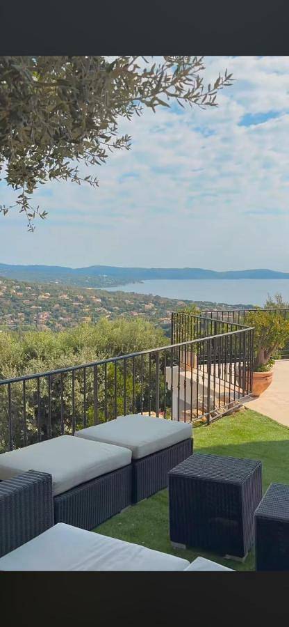 Chambre d’hôte pour 6 personnes, avec vue ainsi que jardin et piscine à Cavalaire-sur-Mer - 3