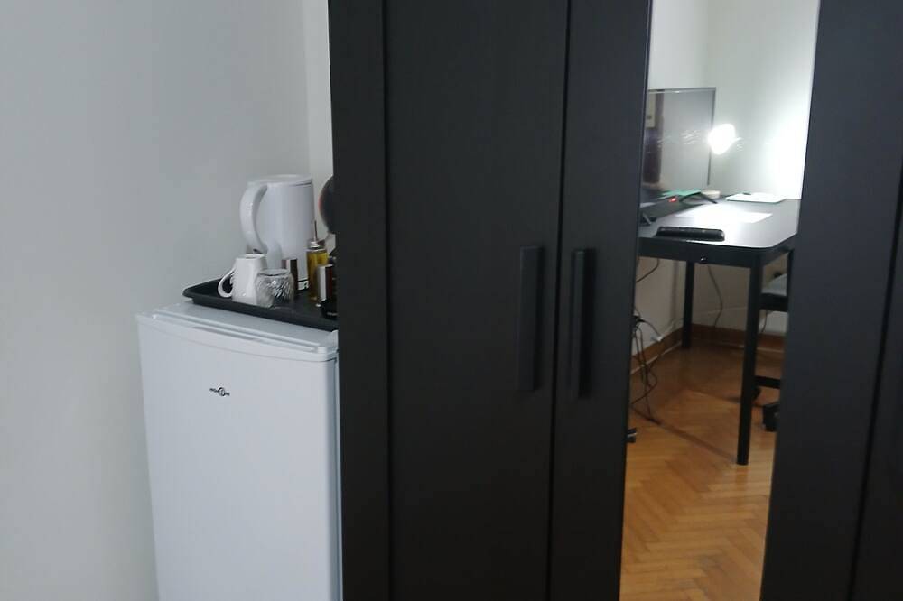 Large room in Relegem, Asse