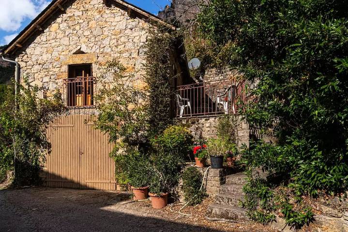 Gîte pour 3 personnes, avec terrasse et piscine, animaux acceptés à Saint-Pierre-des-Tripiers - 2