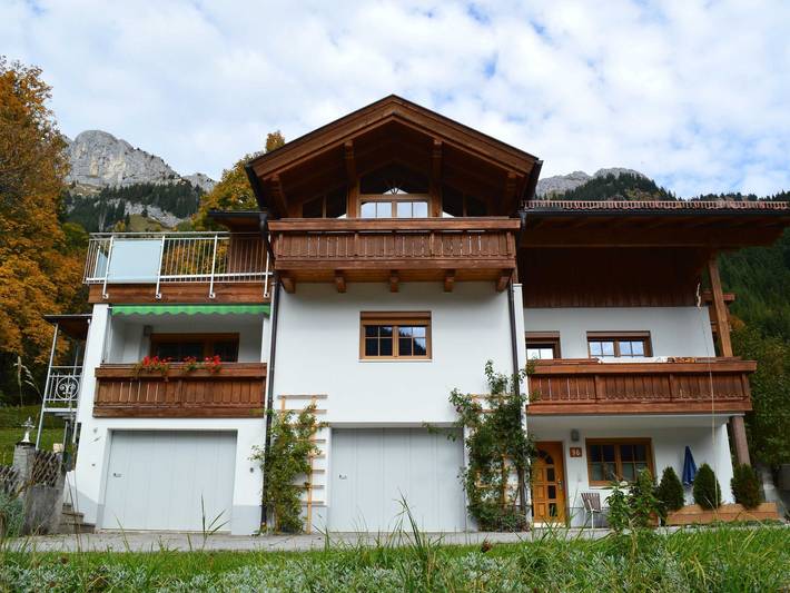 Ferienwohnung für 2 Personen, mit Terrasse und Garten in Nesselwängle