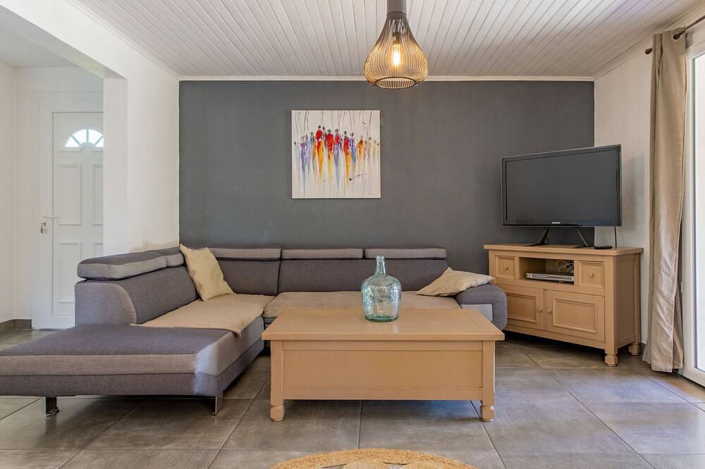 A l'Ombre du Soleil by Interhome in Monteux, Vaucluse