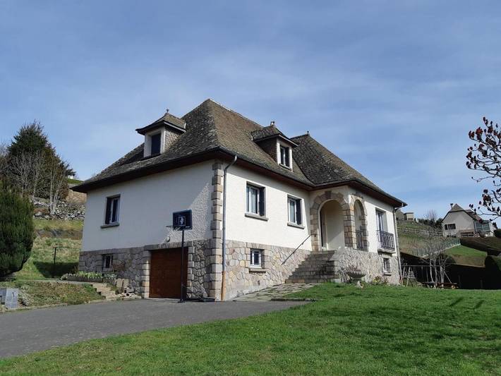 Chambre d’hôte pour 3 personnes, avec Jardin et Vue dans Prat de Bouc Haute Planèze
