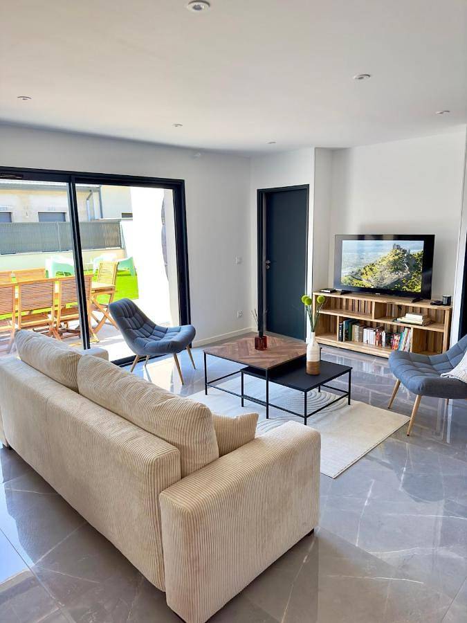 Location de vacances pour 10 personnes, avec piscine et jardin à Charmes-sur-Rhône - 3