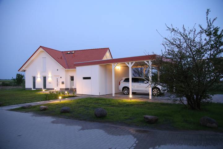Ferienhaus für 6 Personen, mit Terrasse und Garten sowie Sauna auf Hiddensee