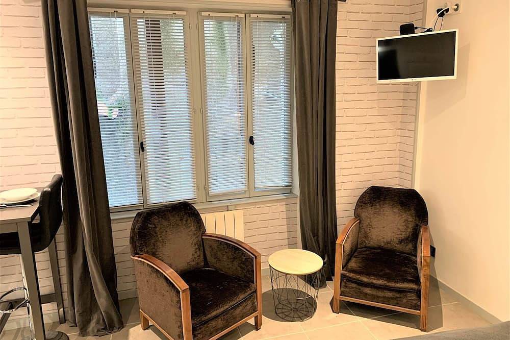 Entire apartment, Studio 1*, impasse de la Chantrerie, floor 1 in Cahors, Lot