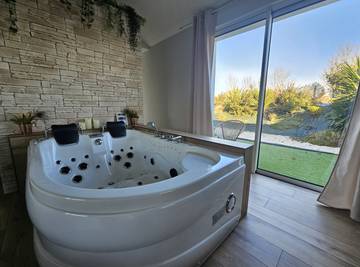 Gîte pour 2 personnes, avec jacuzzi ainsi que terrasse et jardin en Vendée