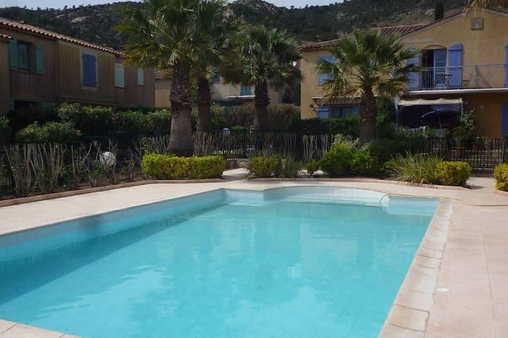 Chalet pour 2 personnes, avec Terrasse ainsi que Jardin et Piscine