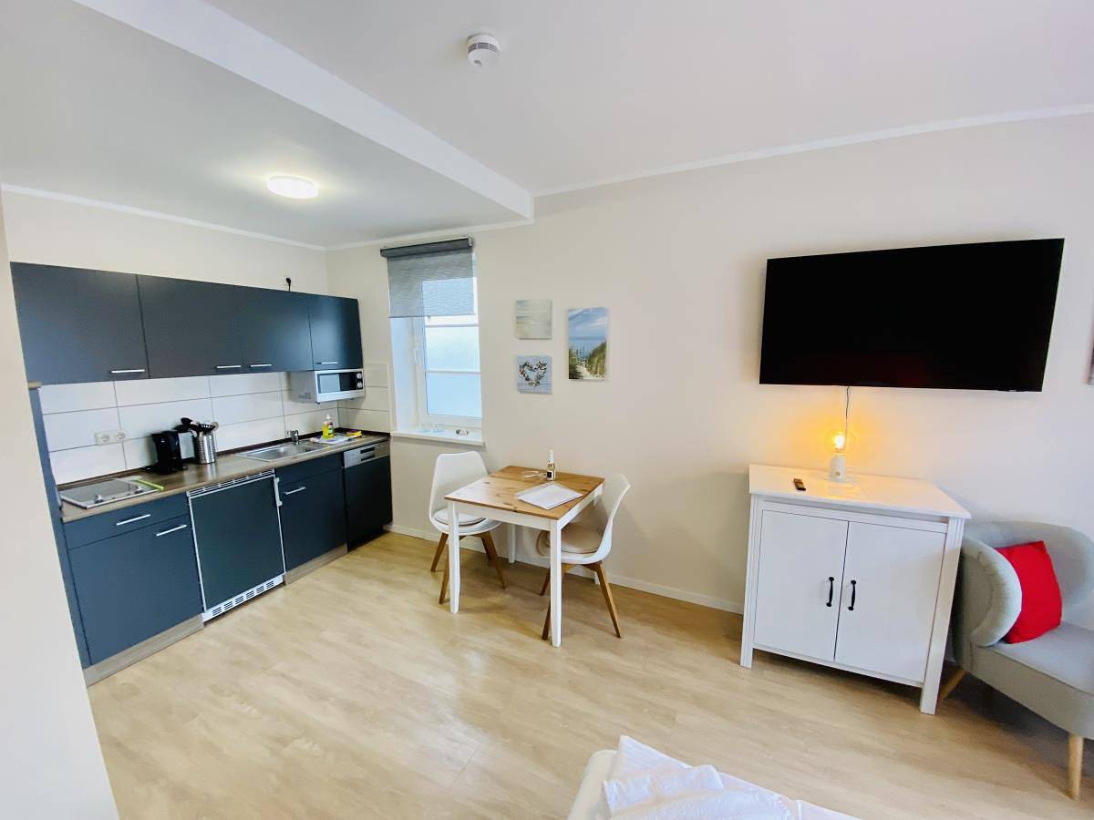 Ganze Wohnung, Lobby, klein und fein! in Lichtenhagen, Rostock