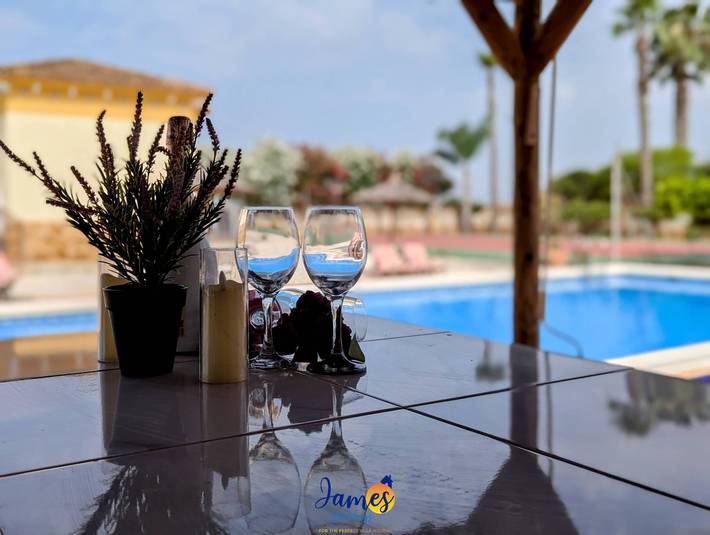 Villa pour 8 personnes, avec piscine ainsi que jardin et jacuzzi - 1