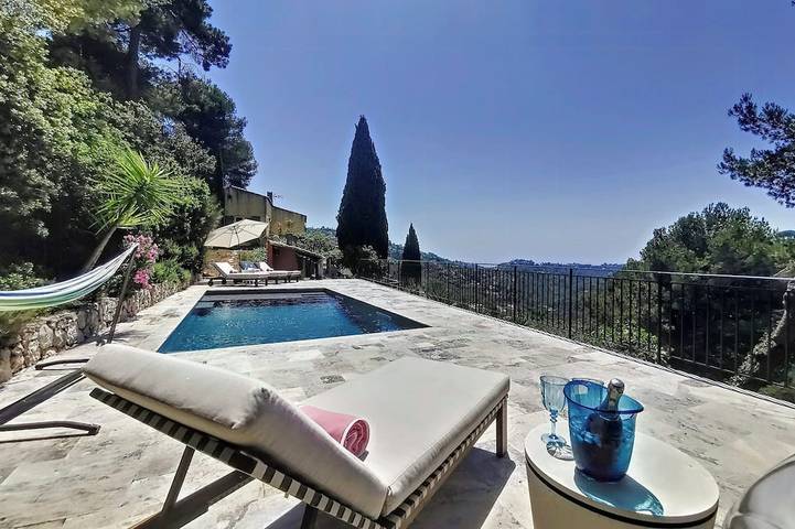 Ferienhaus für 9 Personen, mit Pool und Garten - 1