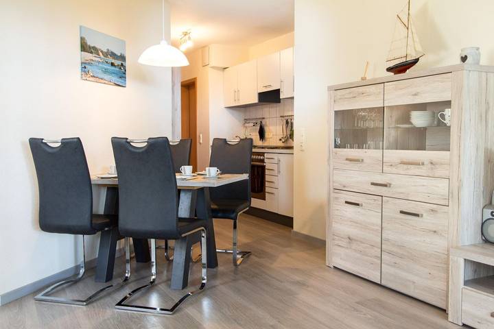 Apartamento entero, Apartamento de vacaciones para 4 personas con balcón in Strandkörbe, Breege