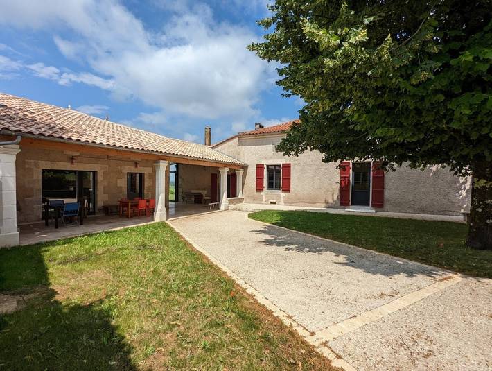 Gîte pour 8 personnes, avec jardin ainsi que piscine et terrasse en Charente - 4