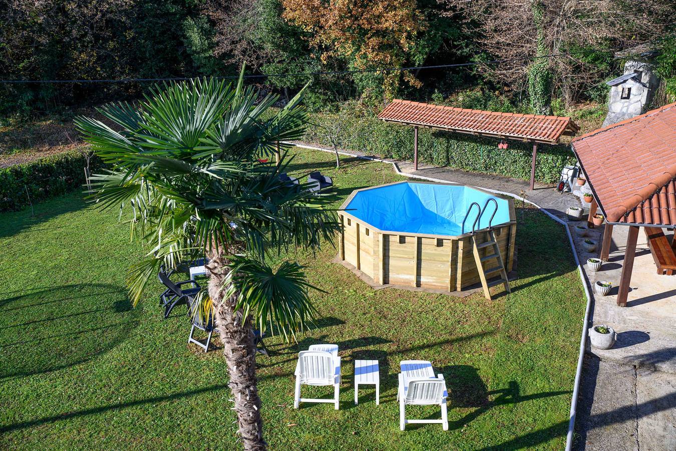 Casa de vacaciones con piscina exterior, parque infantil, trampolín y barbacoa  in Arhuaco, Opatija Riviera