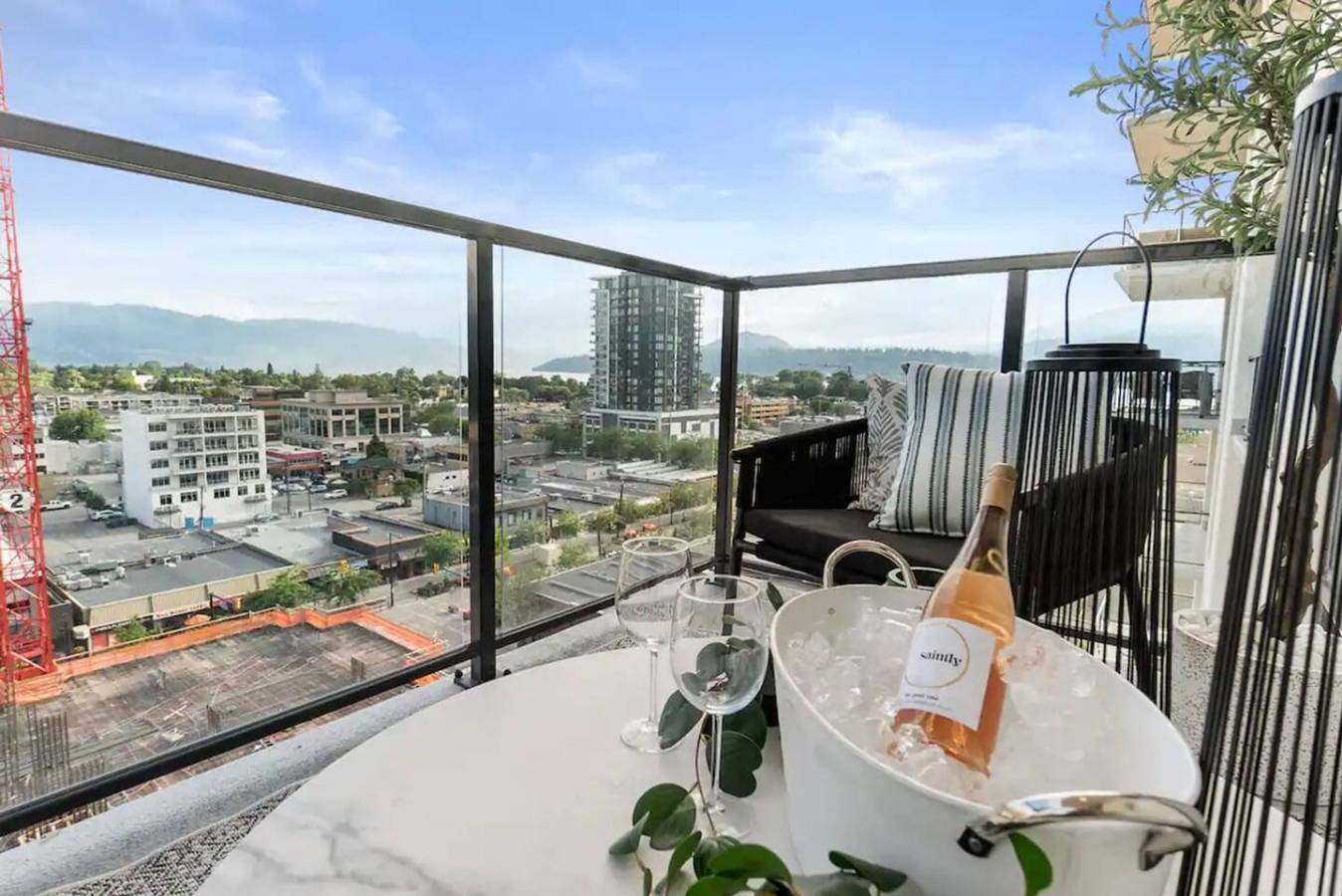 Apartamento entero, Luxury Downtown Kelowna 2Br | Rooftop & Parking in Kelowna, Central Okanagan