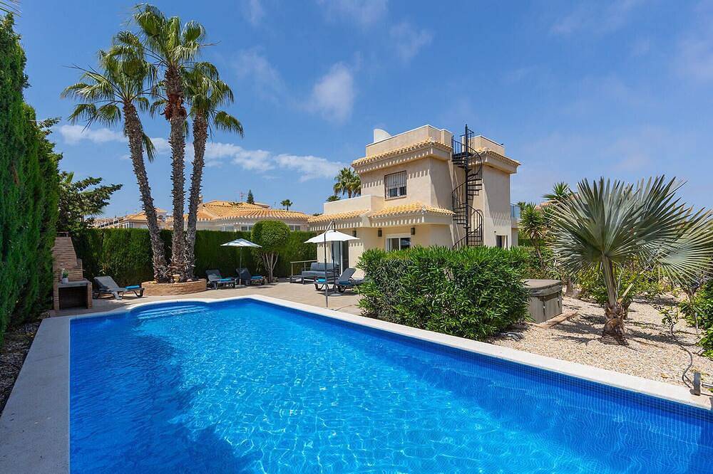 Erstklassige 3-Bett-Villa mit großem privatem Pool am Ende einer ruhigen Sackgasse in Playa Flamenca, Orihuela
