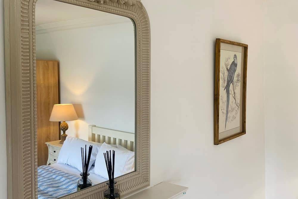 3 Bed House in Kildare, Sleeps 9 with Parking in County Kildare