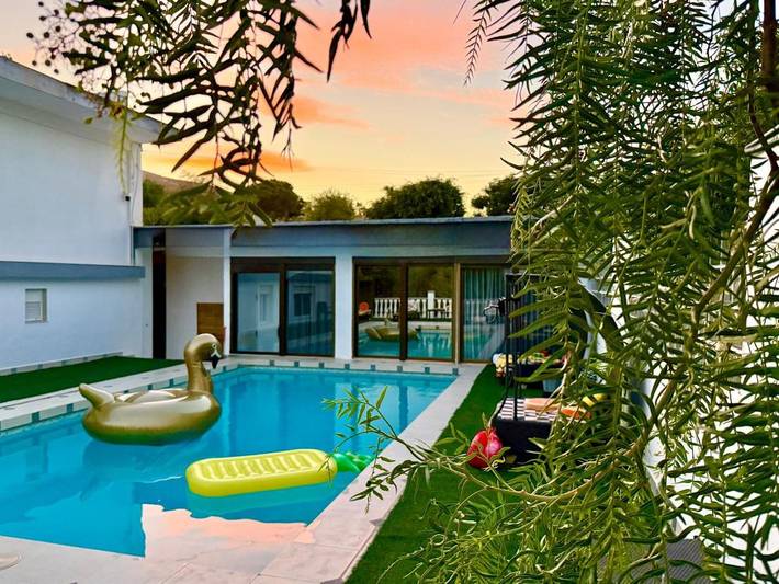 Apartahotel para 2 personas, con piscina además de vistas y jardín en Comunidad Valenciana