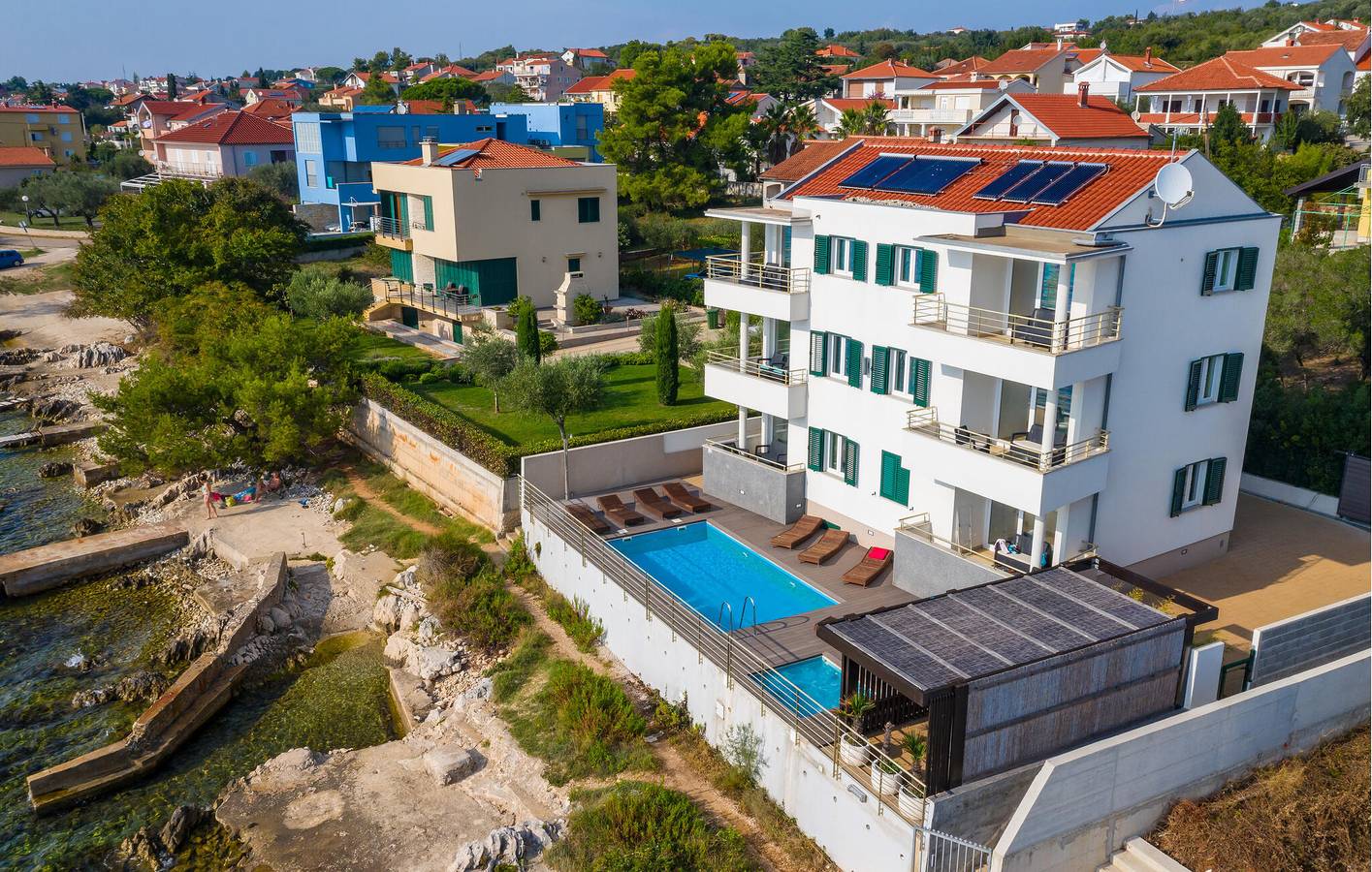 Gemütliche 1-Zimmer-Wohnung mit Pool, WLAN und nur 400 m vom Strand entfernt in Strand Kožino, Zadar (Kommun)
