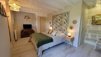 Location de vacances pour 2 personnes, avec jacuzzi ainsi que piscine et jardin à Lussac