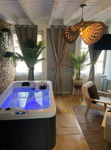 Gîte pour 2 personnes, avec terrasse et jacuzzi à Honfleur