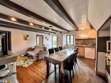 Gîte pour 6 personnes, avec jardin à La Tour-d'Auvergne