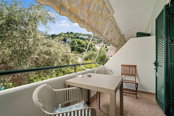 Entire apartment, Deluxe Triple Room 5 Apartment with Mountain View, Wi-Fi, and Air Conditioning in Exanthia, Agios Nikitas
