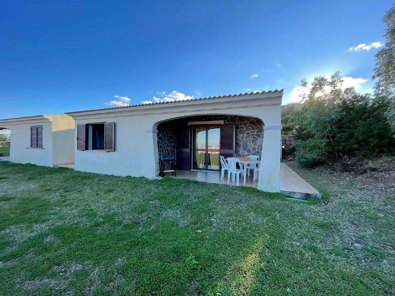 Ganze Ferienwohnung, Appartement in Budoni mit Großem Garten in Baia Sant'Anna, Olbia-Tempio