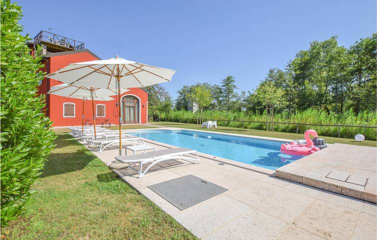 Apartamento vacacional entero, Escapada costera: 1,5 km de la playa, aire acondicionado y terraza in Lido di Jesolo, Jesolo-city