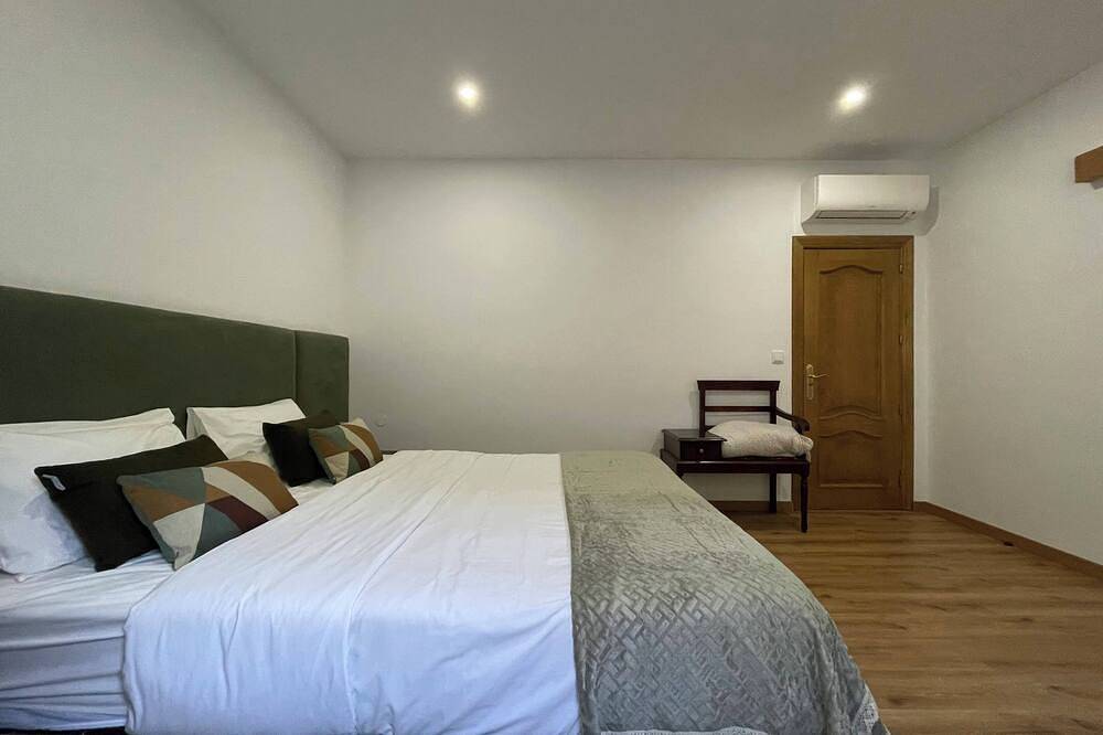 Serene 4-bedroom house with Ac and Wifi in Chaves in Chaves, Vila Real Distrikt